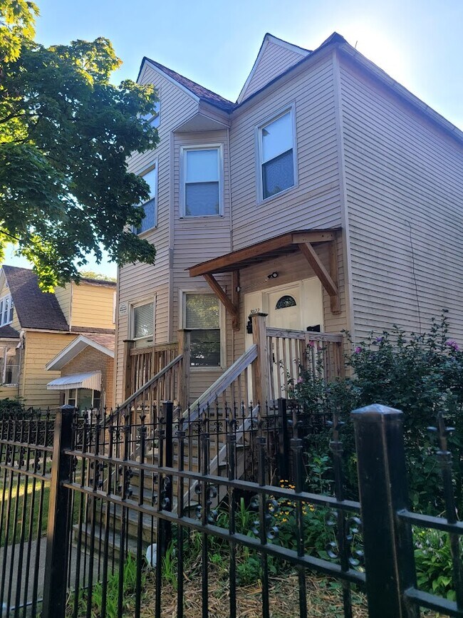 Building Photo - 8022 S Burnham Ave
