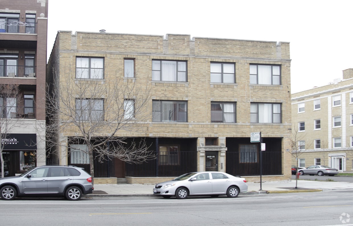 Building Photo - 3535-3537 N Southport Ave