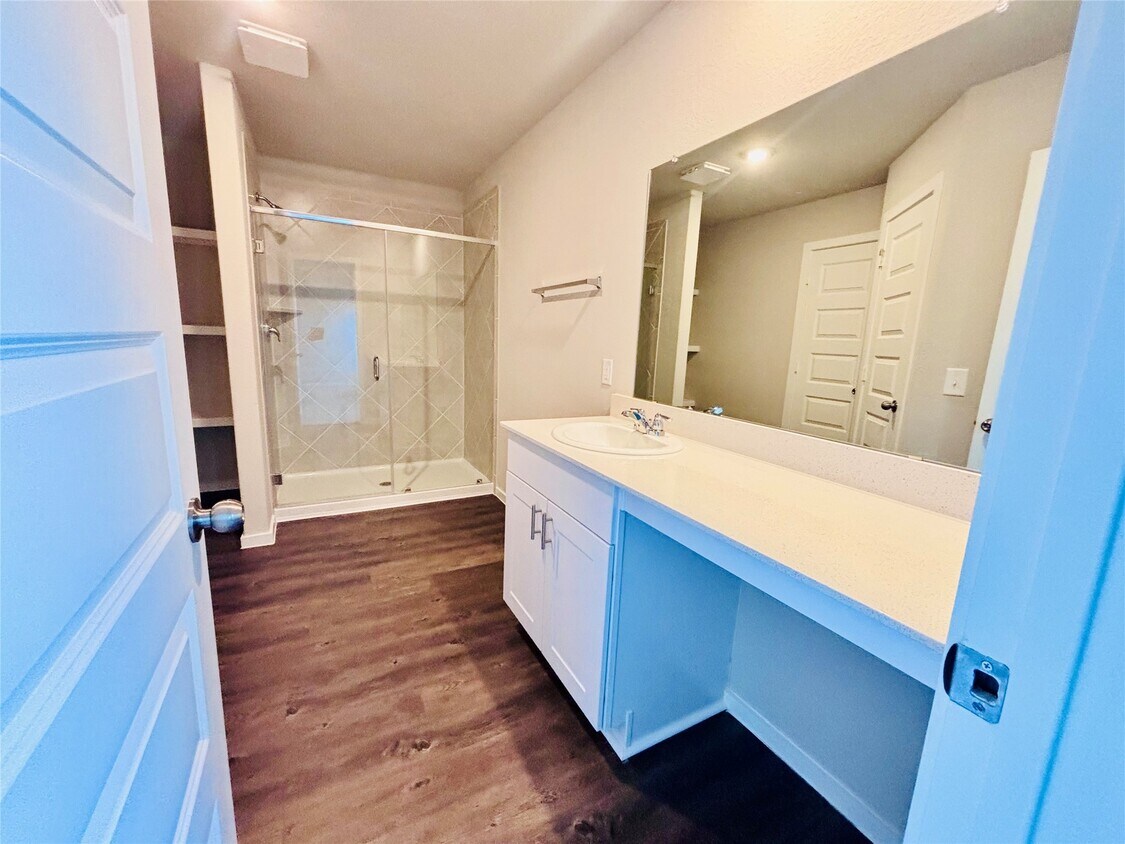 Foto del edificio - 17327 Roxboro Rdg Ln