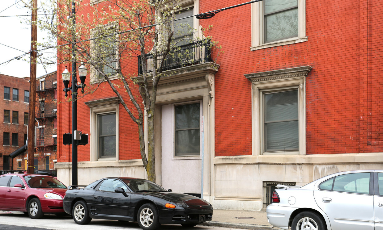 Building Photo - 31 W 13th St