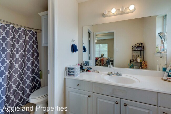 Foto del edificio - 3 br, 3.5 bath House - 923 Monte Carlo