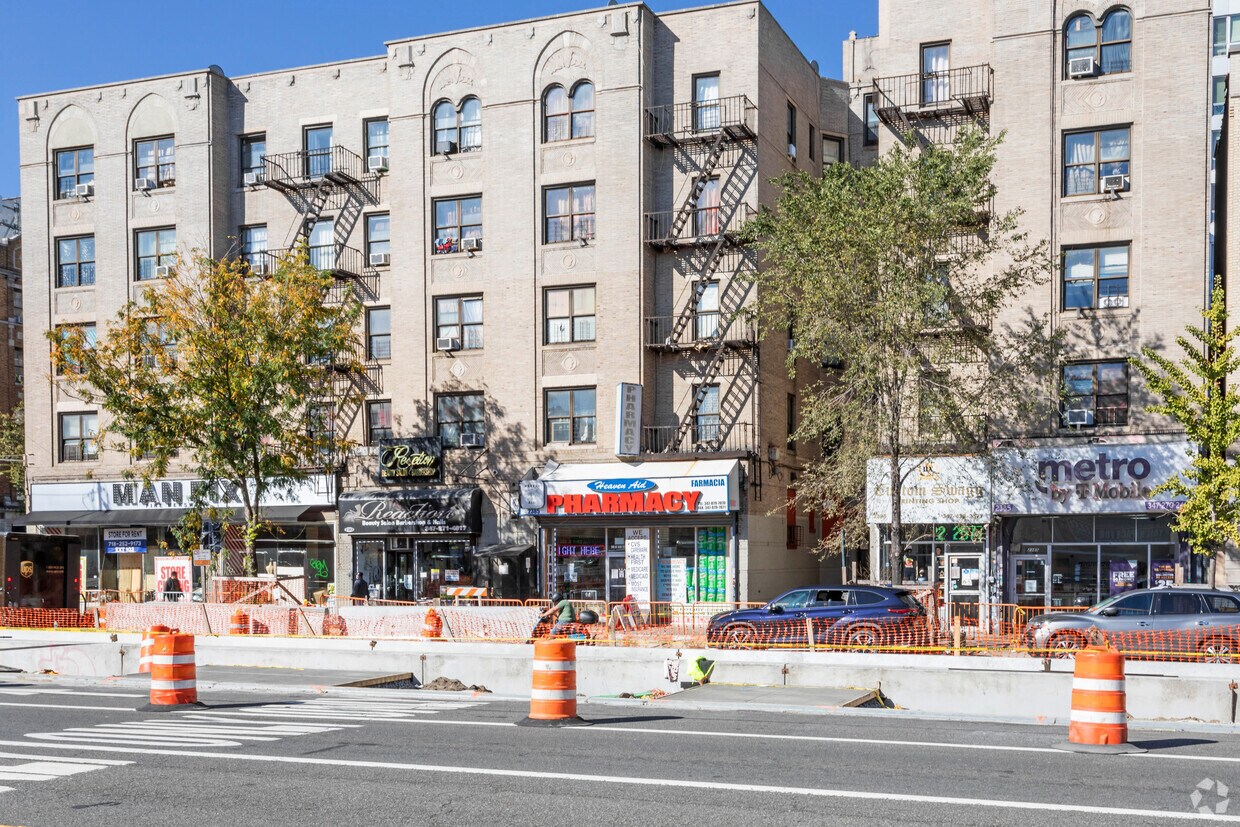Tiendas - 2381-2385 Grand Concourse