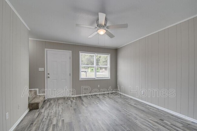 Building Photo - 2511 Cascade Dr