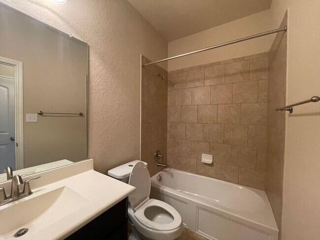 Foto del edificio - LOVELY 4 BEDROOM HOME NEAR TPC - EASY ACCE...