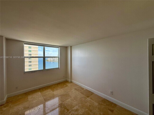 Foto del edificio - 770 Claughton Island Dr