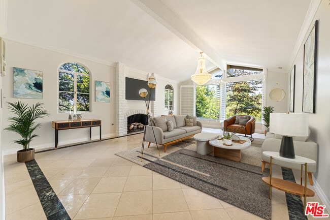 Building Photo - 18022 Lake Encino Dr