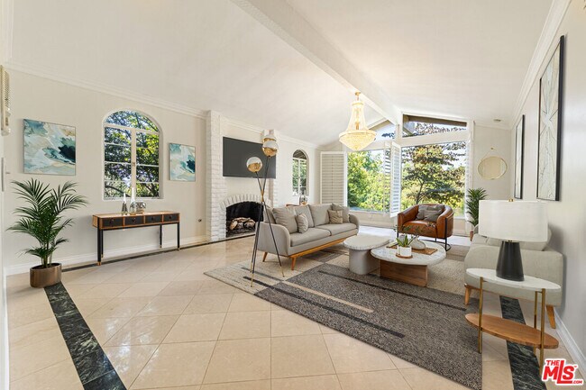 Foto del edificio - 18022 Lake Encino Dr