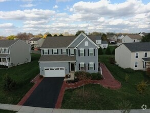 Building Photo - 233 Victorian Dr