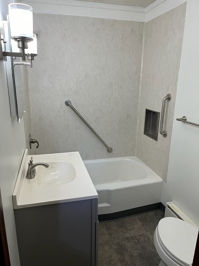 Building Photo - 980 PA-136