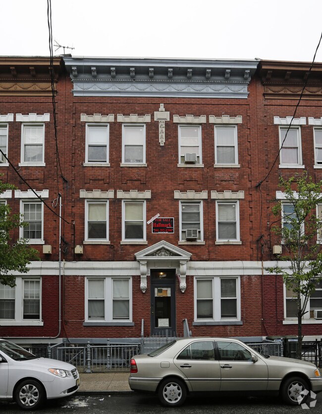 Building Photo - 5611 Hudson Ave