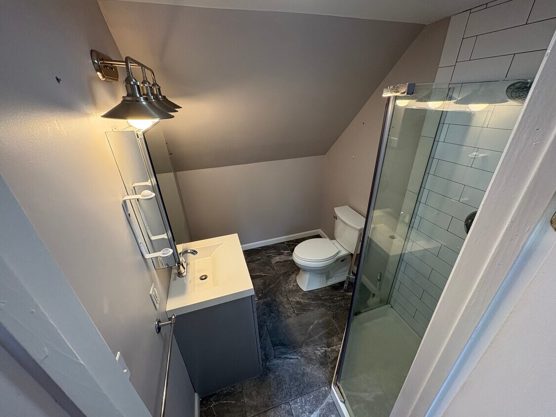 Building Photo - 427 Raft Ave