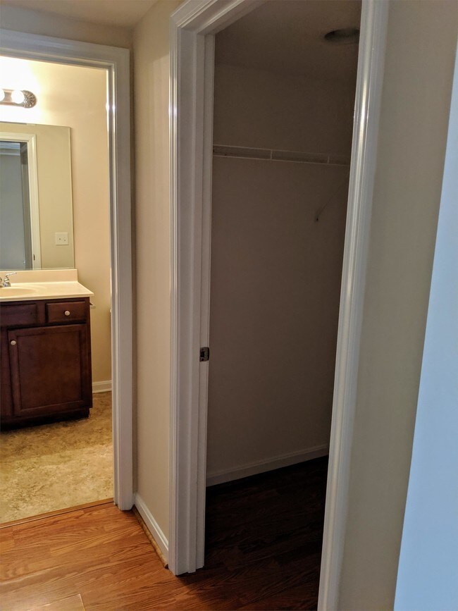 Foto del edificio - 5703 Chariot Run Dr