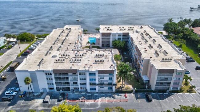 Foto del edificio - 1502 S Lakeside Dr
