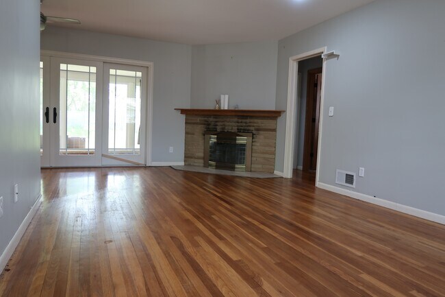Foto del edificio - 929 Kenmoor Ave SE