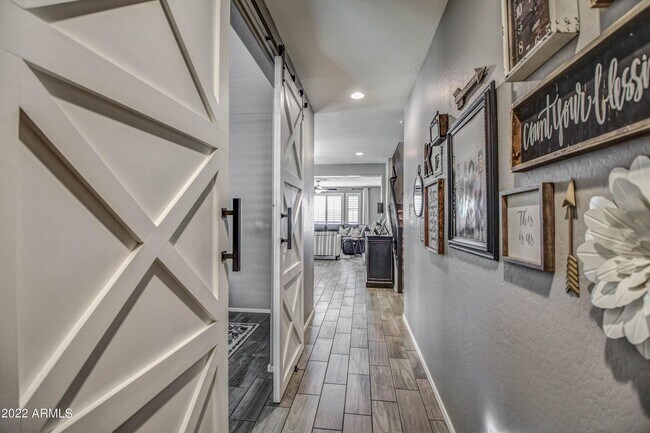 Building Photo - Beautiful 4 bedroom-2 1/2 bath in San Tan Valley
