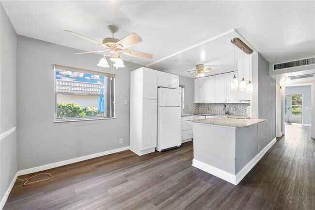 Foto del edificio - 220 Seville Dr