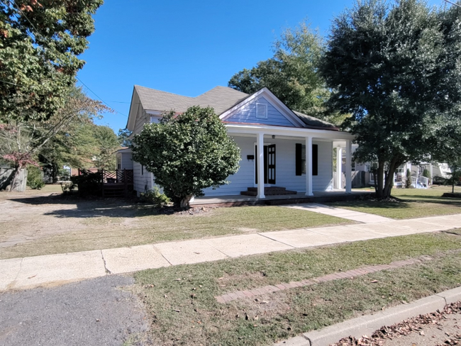 Building Photo - 408 W Waddell St