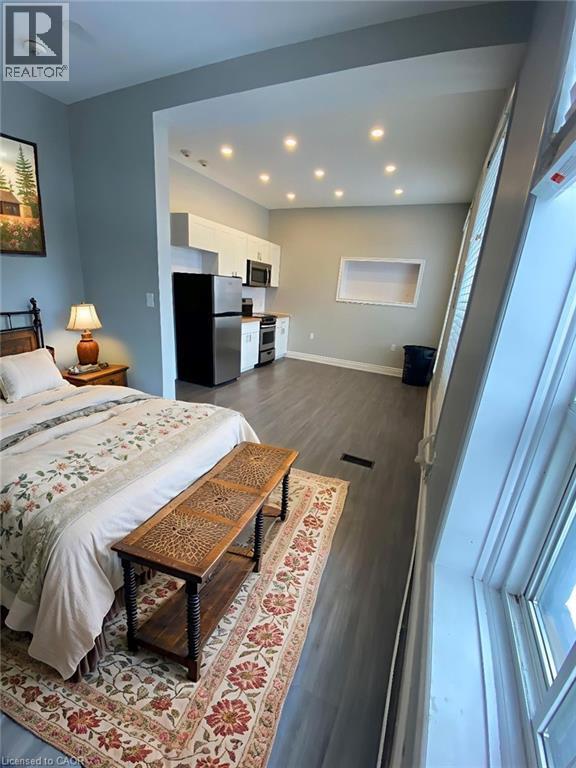 Building Photo - 70 Victoria Ave S