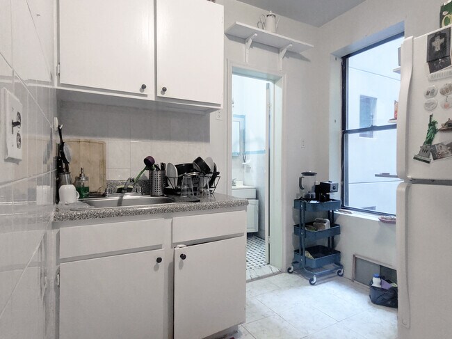 Building Photo - 217 S 3rd St