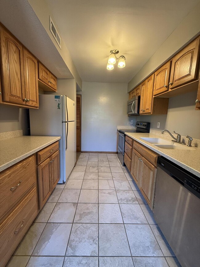 Foto del edificio - 2032 Waterfront Dr N