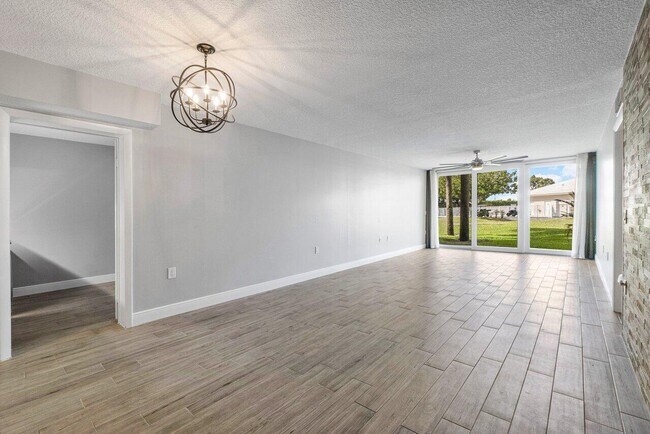 Foto del edificio - 2741 Village Blvd