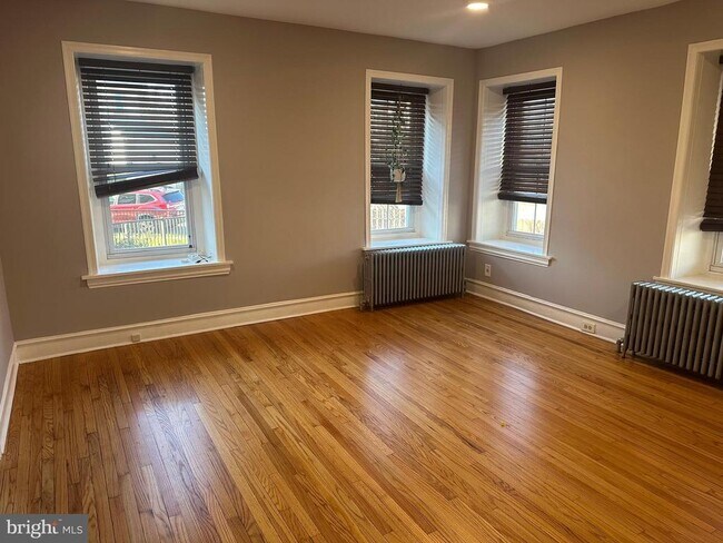 Foto del edificio - 204 Rosemary Ave