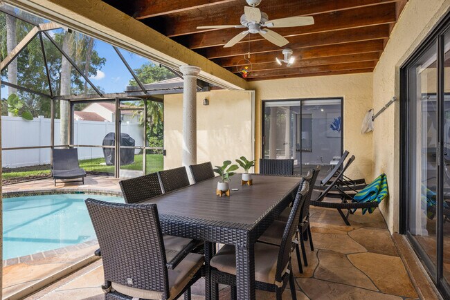 Foto del edificio - 6362 Pine Jog Ave