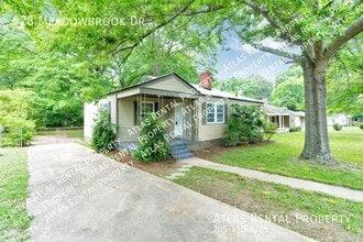 Building Photo - 928 Meadowbrook Dr