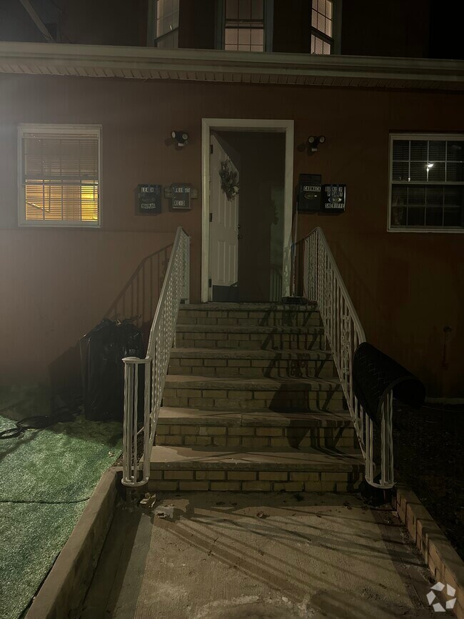 Apartments for Rent in 10470