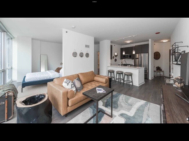 Foto del edificio - 600 N Fairbanks Ct