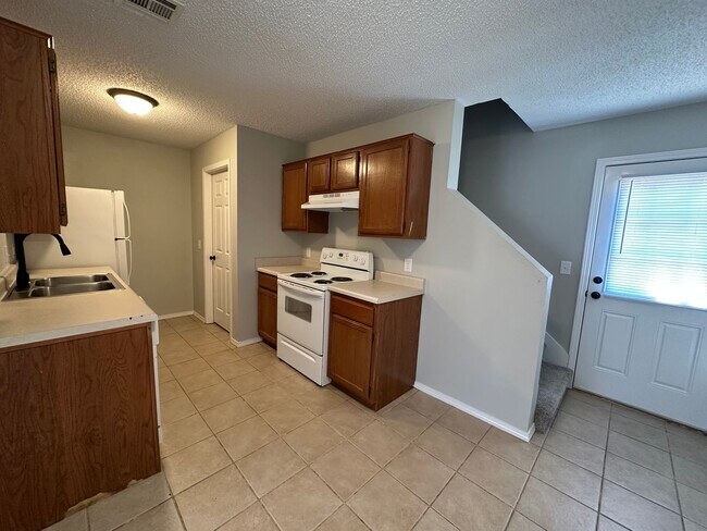 Building Photo - 3401 SW Landau Ct