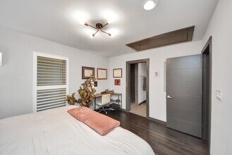 Building Photo - 1410 Hyde Park Blvd