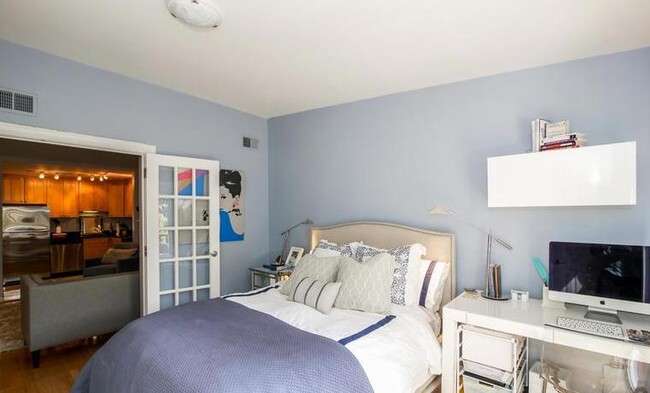 Foto del edificio - 1714 Swann St NW