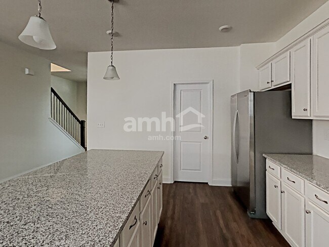 Building Photo - 600 Lk Vis Ct