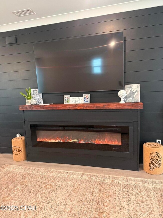 Building Photo - 2129 Sedges Ave