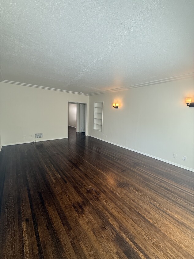 Livingroom - 1332 S Cloverdale Ave (Los Angeles, CA)