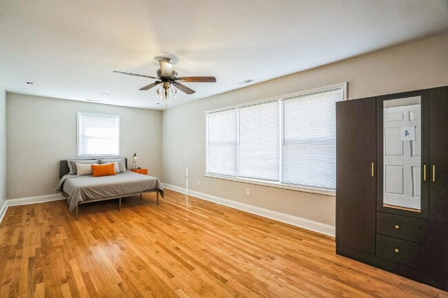 Foto del edificio - Stylish, Newly-Renovated Home in Raleigh with Great Location!
