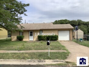 Building Photo - 825 Michelle Dr