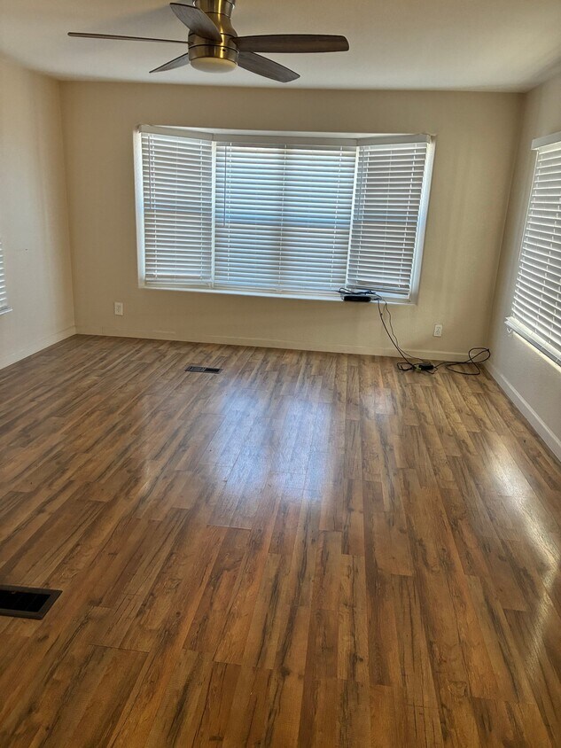 Foto del edificio - 172443-172466 W 66th Ln