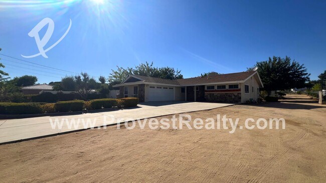 Foto del edificio - 3 Bed, 2 Bath Hesperia Home!!!