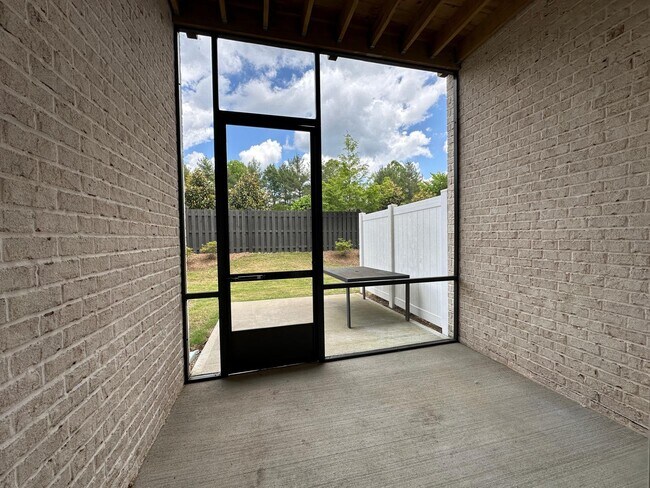 Building Photo - 116 Heathbrook Ln