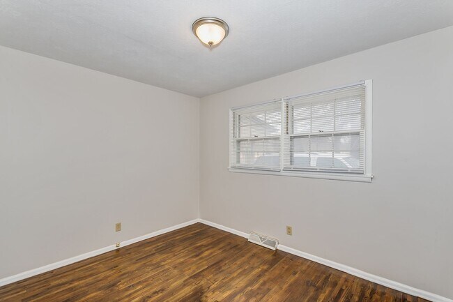Foto del edificio - 2 Bedroom Duplex with Basement