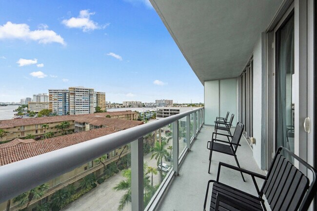 Building Photo - 2602 E Hallandale Beach Blvd