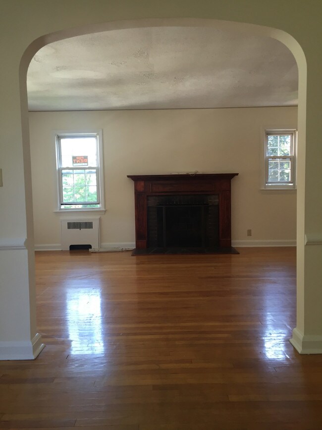 Building Photo - 44 Ellsworth Ave