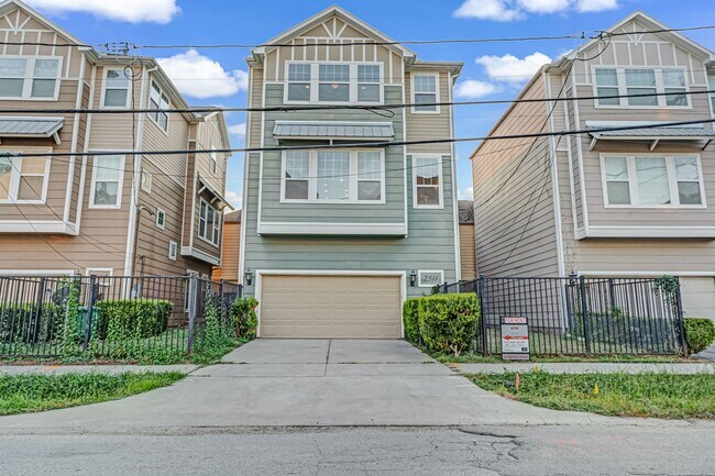 Building Photo - 2511 Sherwin St
