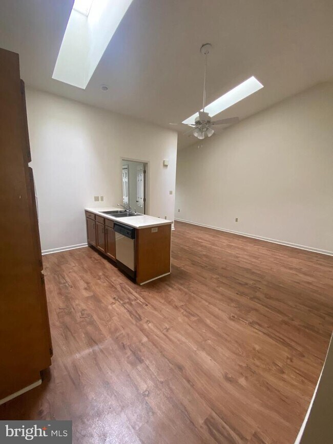 Foto del edificio - 26 Beacon Ct