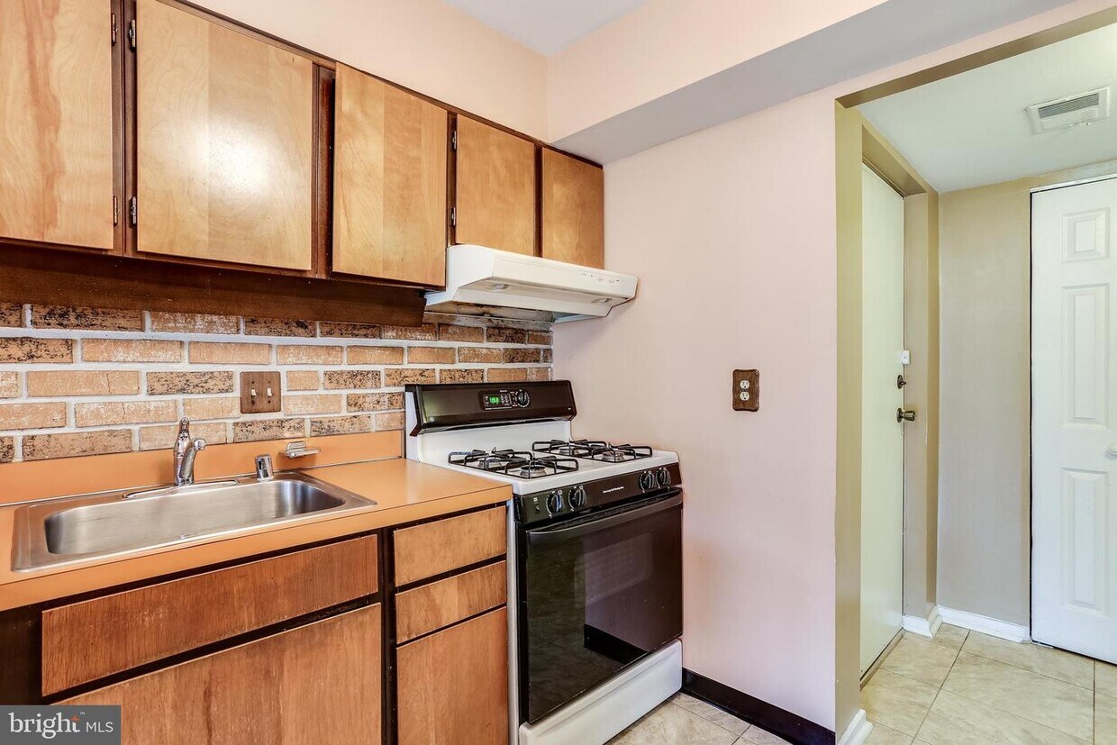Foto principal - 5717 Harpers Farm Rd