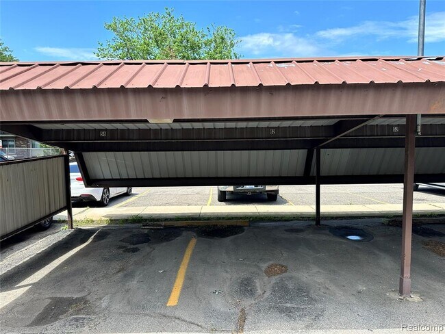 Building Photo - 30272 Southfield Rd