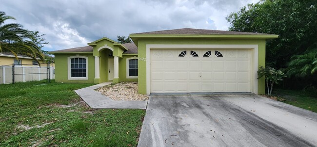 Building Photo - 6122 NW E Deville Cir