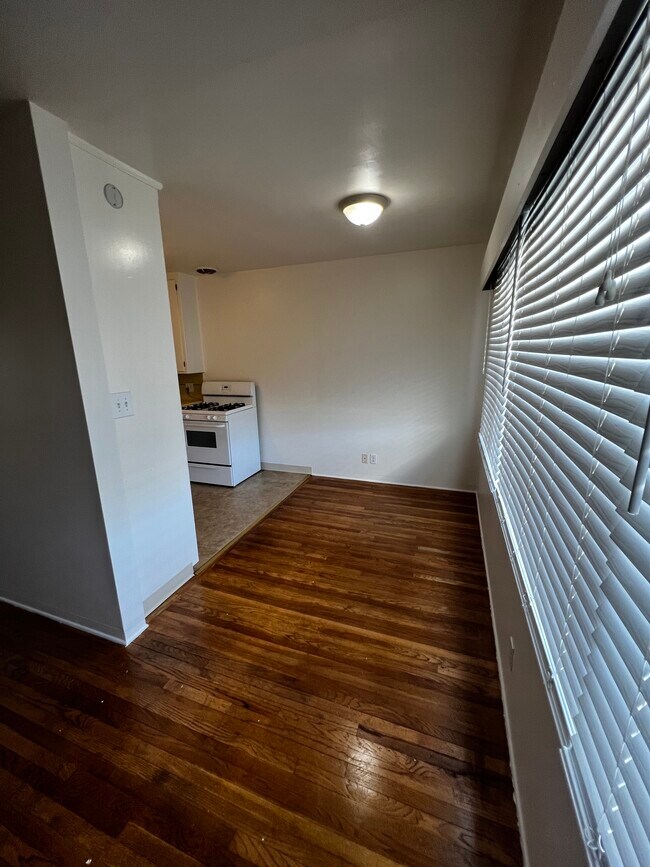 Building Photo - 3032 Luna Dr